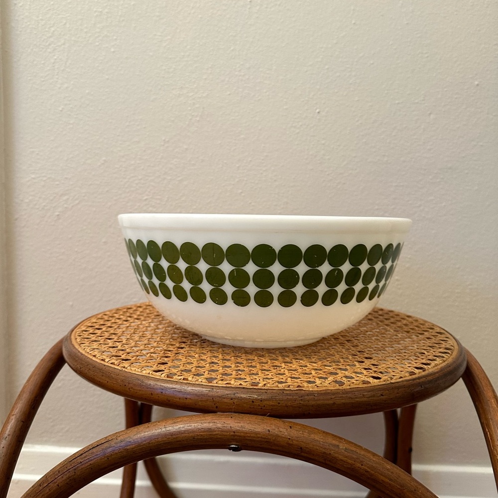 Pyrex vintage 404 green dot bowl